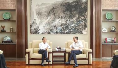 Zhang Shiqian, Präsident der Industrie- und Handelsbank der chinesischen Niederlassung in Jiaxing, besucht Tongkun zu Forschungszwecken